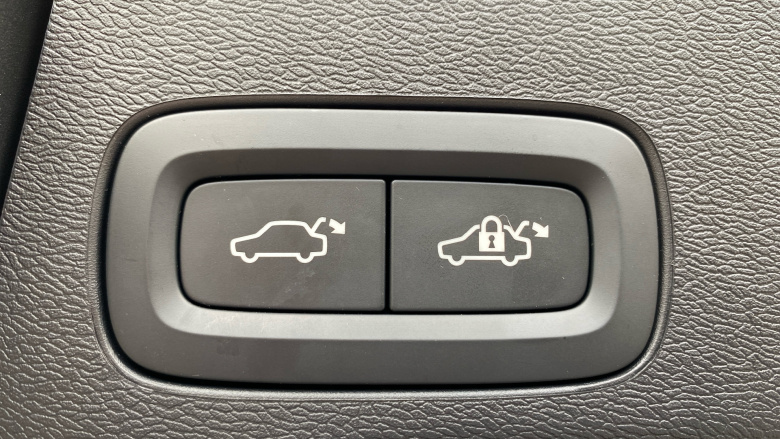 Volvo XC60 2.0 B5P Ultra Dark 5dr AWD Geartronic Petrol Estate